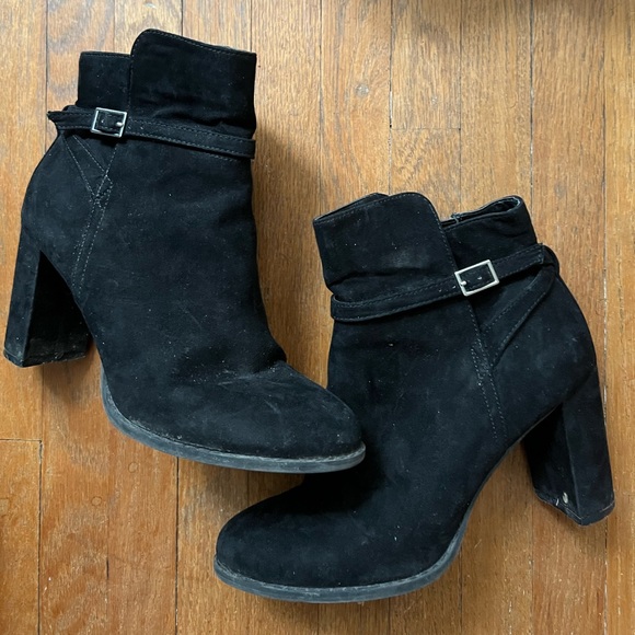 Banana Republic size US 7 W booties - Picture 2 of 3